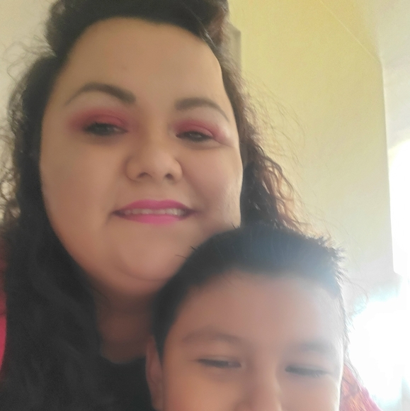 🌷Meet your Posher,💋 Yvonne🌷 - Picture 2 of 6